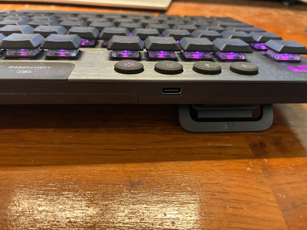 Logitech G915 X のキー面アップ